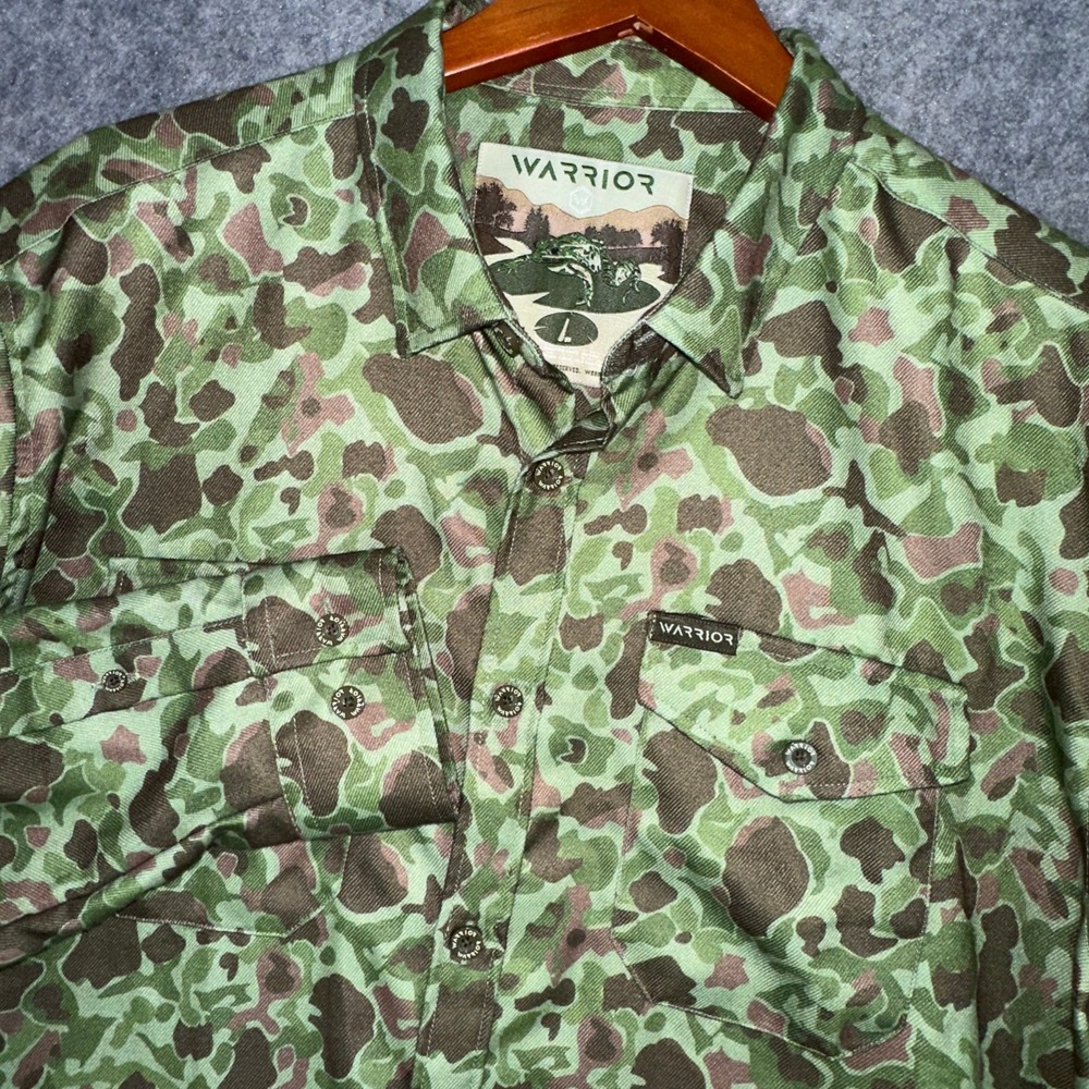Warrior Button Down Shirt Mens L Green Camo Frog Skin Super Stretch Long Sleeve